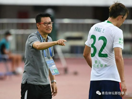 本场比赛哈兰德、多库缺席曼城大名单。